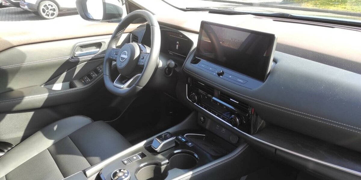 Nissan X-Trail e-Power e-4orce Tekna 4x4 35.698 km 37.190 &euro; Höchstenbach 57629