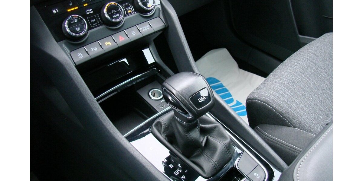 Skoda Karoq 1,5TSi Style ACC LED Kamera Family Paket II 32.882 km 25.980 &euro; Falkensee 14612