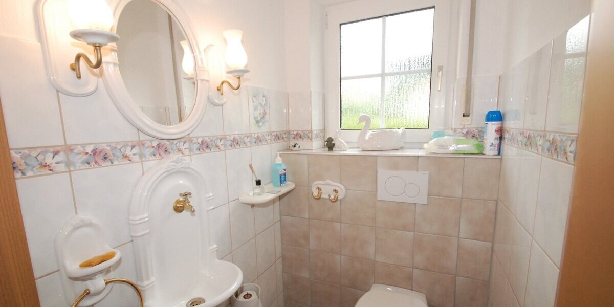 Walmdachbungalow in Marne - Stilvolles Wohnen mit Gartenblick und Wintergarten! - Bungalow Marne | Angebot:26835885