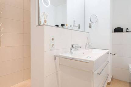 Immobilien-Richter: Wohn- Geschäftshaus in bester Lage in Düsseldorf Düsseltal 2 zimmer