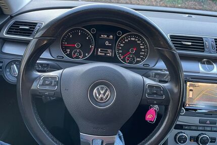 VW Passat 267.000 km 8.200 € Düsseldorf 40229