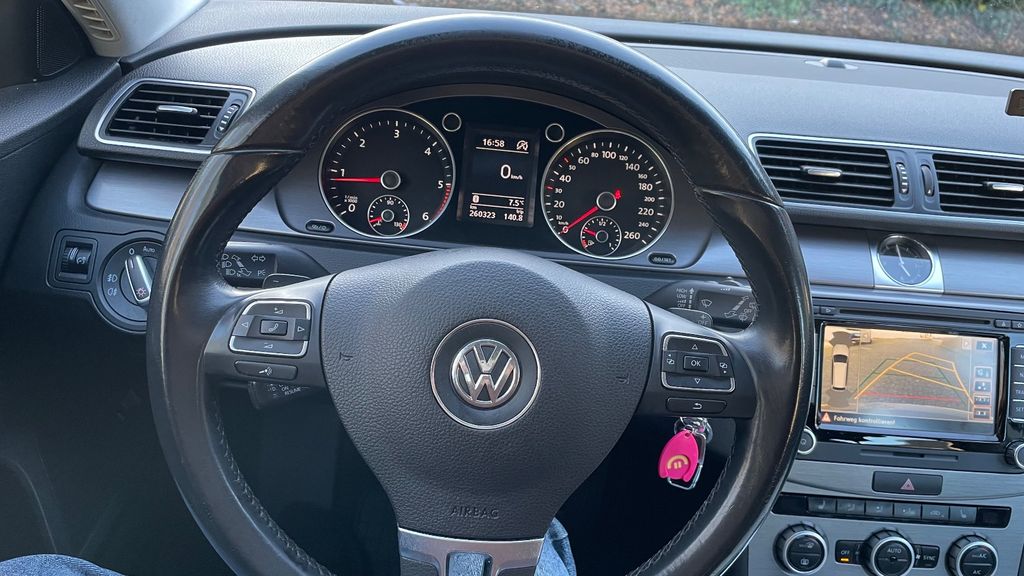 VW Passat 267.000 km 8.200 € Düsseldorf 40229