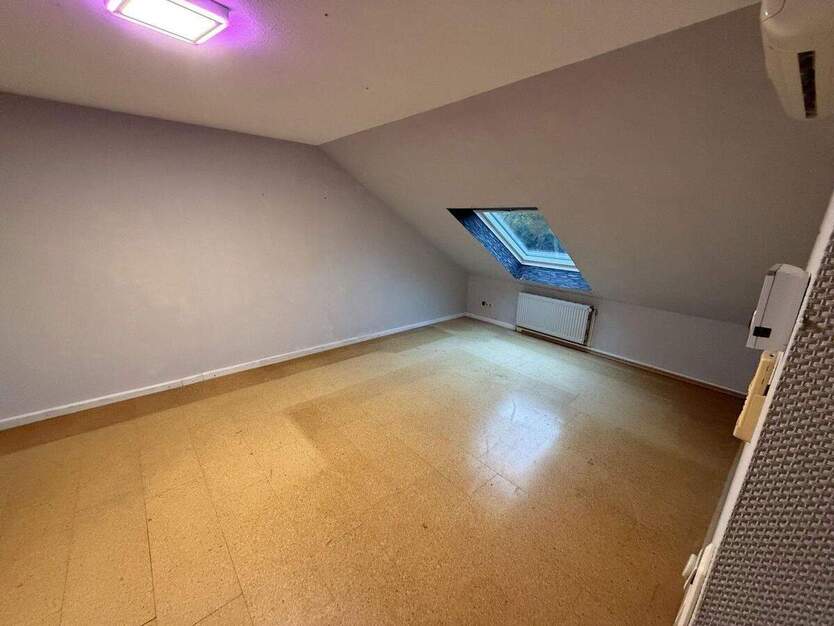 Schöne Dachgeschosswohnung 1 zimmer