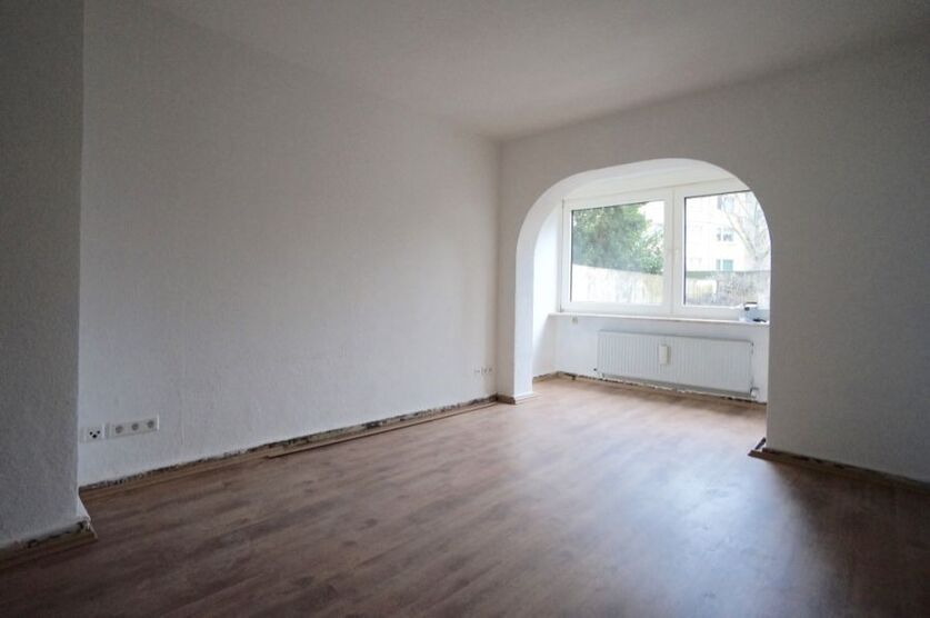 Schöne 3 Zimmer Wohnung im gepflegten Haus !