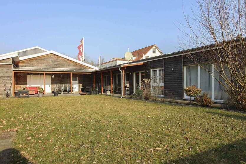 Haus zum Kaufen in Schwarzenbek 549.000 € 197.32 m²