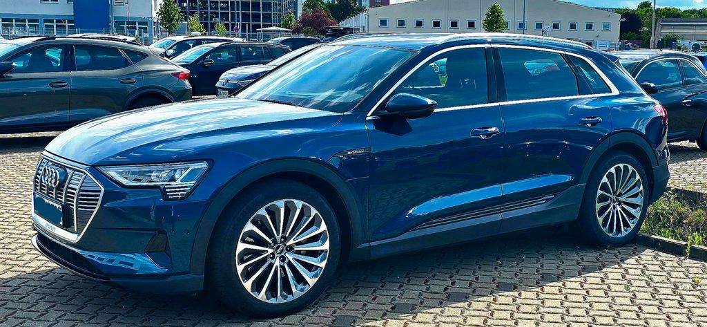 Audi e-tron 54.810 km 29.200 &euro; Meine 38527