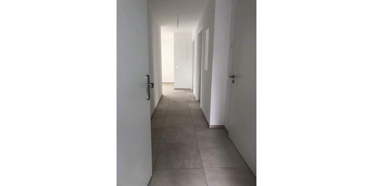 3-Zimmer-Erdgeschosswohnung mit Gartenanteil in Schloß NeuhausMastbruch, erst wenige Jahre alt 3 zimmer