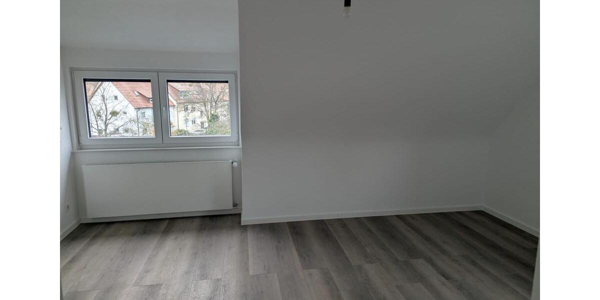Dachgeschoßwohnung Stuttgart Feuerbach - 3 Zimmer, 76 m&sup2;, 1.500&euro; | Angebot:25022189