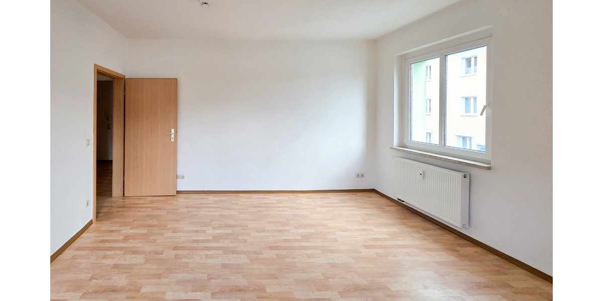2 Raum DG-Wohnung mit Balkon und Blick ins Grüne. Bad mit Wanne! In Weida! - Dachgeschoßwohnung Weida Liebsdorf | Angebot:26347862
