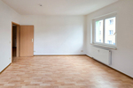 2 Raum DG-Wohnung mit Balkon und Blick ins Grüne. Bad mit Wanne! In Weida! - Dachgeschoßwohnung Weida Liebsdorf | Angebot:26347862