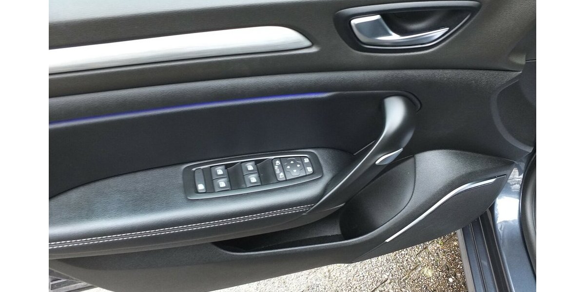 Renault Megane INTENS NAVI 1.HD PARKPILOT KLIMAAUTOMATIK 108.795 km 10.798 &euro; Köln 50858