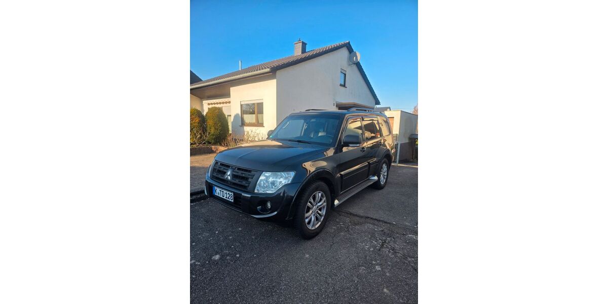 Mitsubishi Pajero 242.000 km 12.999 &euro; Köln 50676