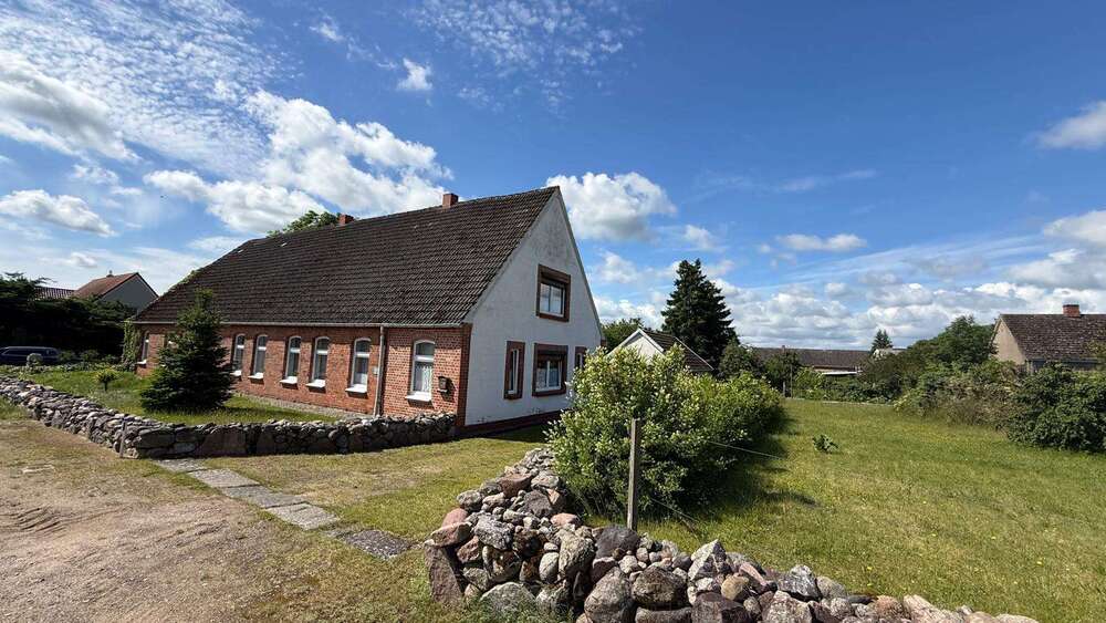 Einfamilienhaus Tramm - 10 Zimmer, 250 m&sup2;, 249.000&euro; | Angebot:26989666