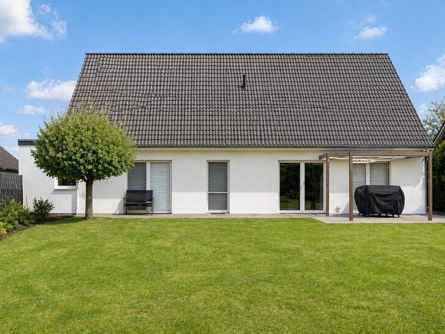 Einfamilienhaus Brackel - 7 Zimmer, 220 m&sup2;, 599.000&euro; | Angebot:26987385