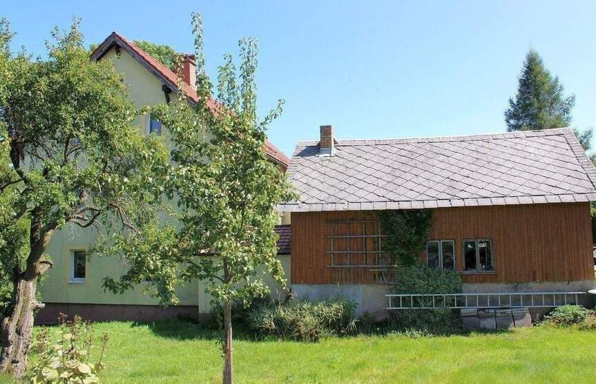 Großes EFH (oder Mehrfamilienhaus) in einem Ortsteil von Dipps!