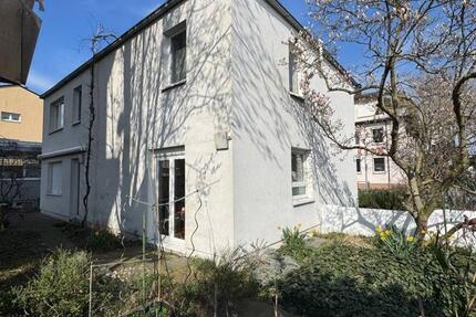 Großzügiges Haus mit Garten und Einbauküche in zentraler Lage zu vermieten
