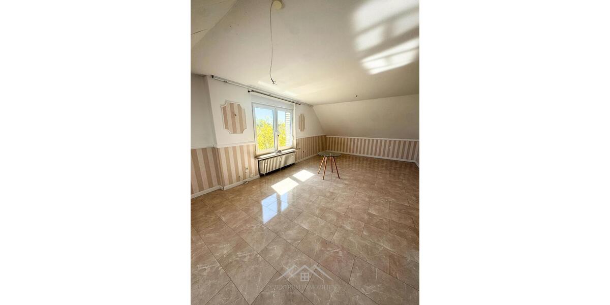 Dachgeschoßwohnung Hessisch Oldendorf - 3 Zimmer, 85 m&sup2;, 750&euro; | Angebot:26591128