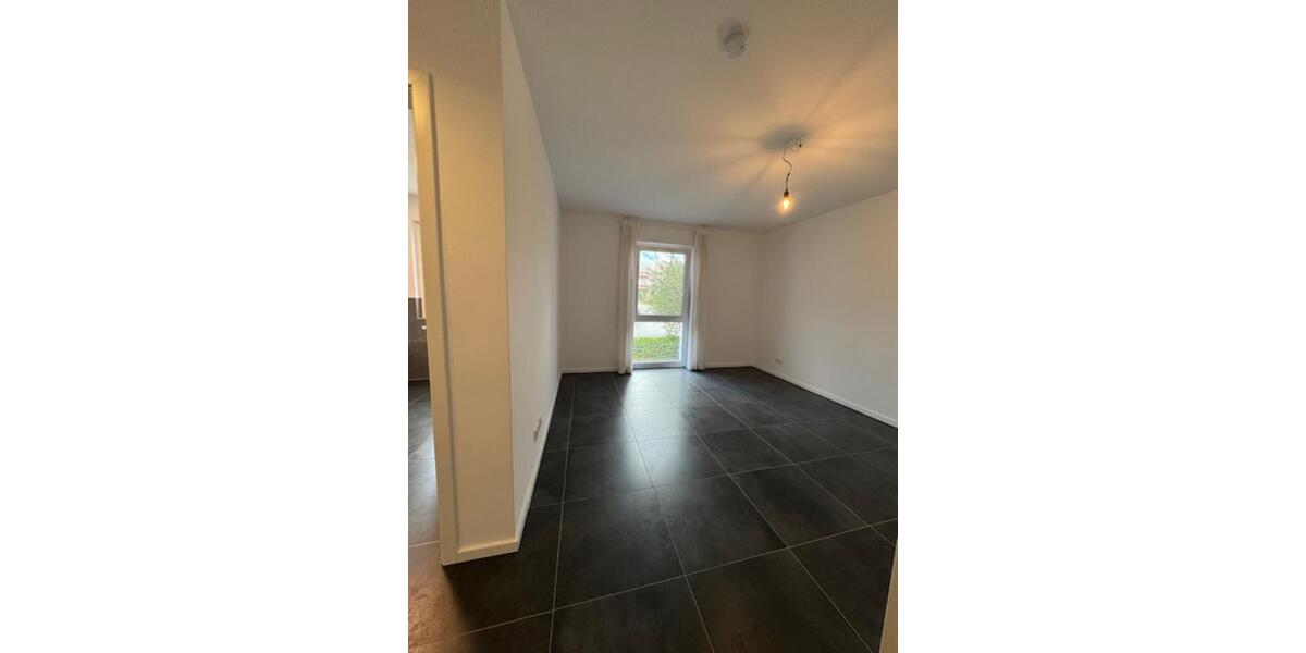 Neuwertige 3-Zi-Whg, EBK, 2Bäder, Tiefgarage, Keller, PV 3 zimmer