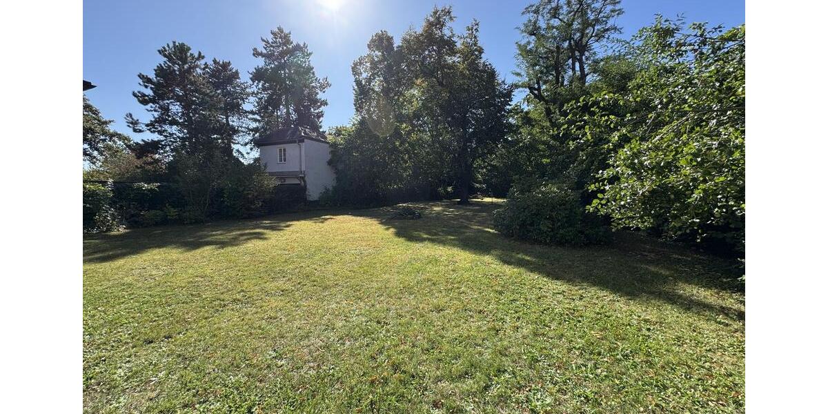 Villa Markkleeberg - 7 Zimmer, 307 m&sup2;, 3.950&euro; | Angebot:23198094