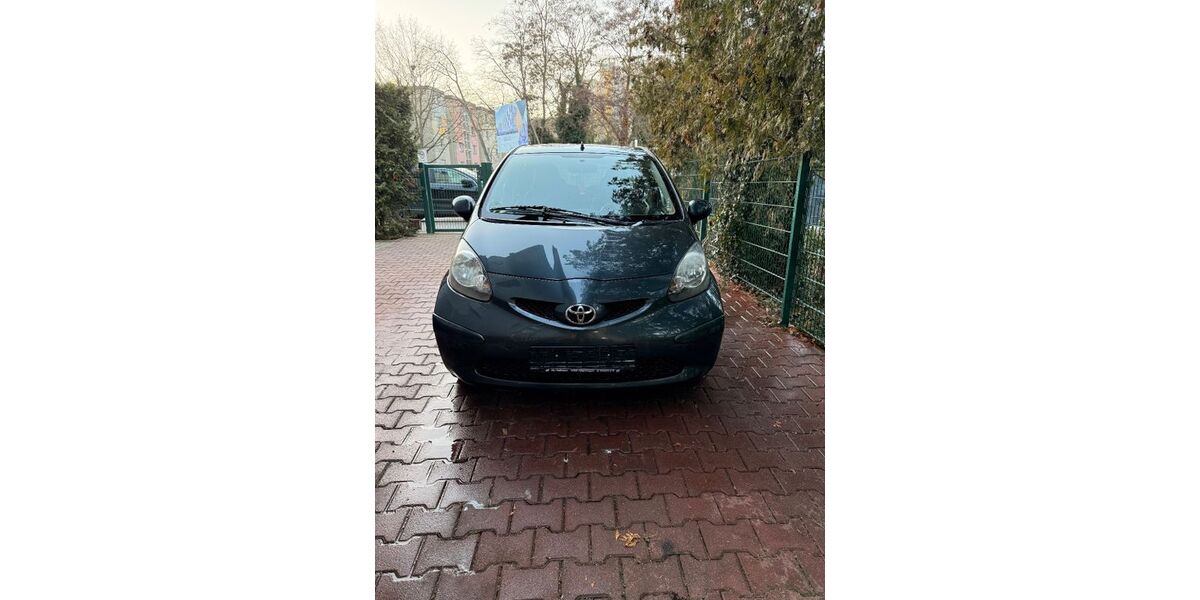 Toyota Aygo (X) 164.000 km 3.700 &euro; Berlin 12353