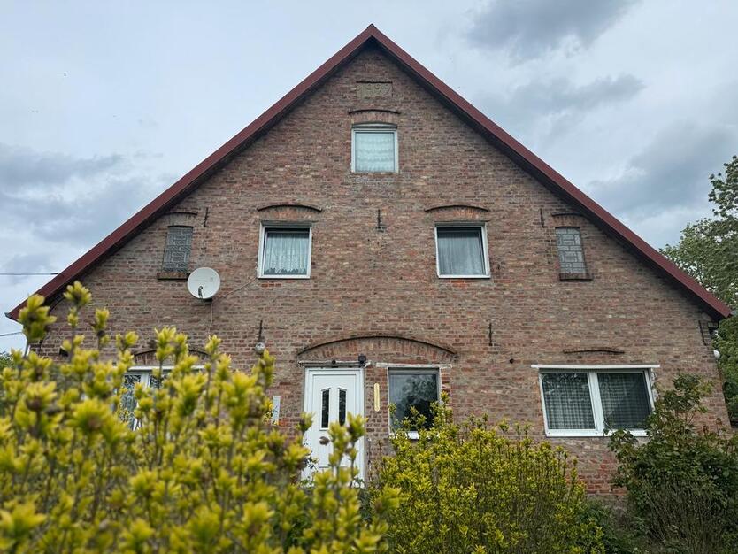 Ein-Mehrfamilienhaus zu verkaufen