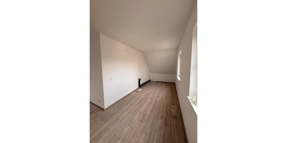 Dachgeschoßwohnung Laatzen - 3 Zimmer, 69 m&sup2;, 1.000&euro; | Angebot:25636314