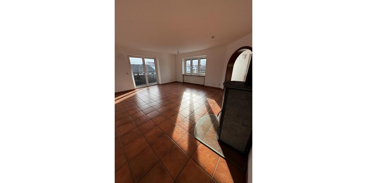 Etagenwohnung Wallersdorf - 5 Zimmer, 130 m&sup2;, 1.100&euro; | Angebot:25639624