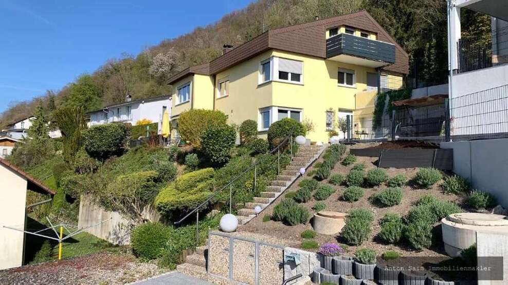 Haus zum Kaufen in Grenzach-Wyhlen 1.090.000 € 268 m²