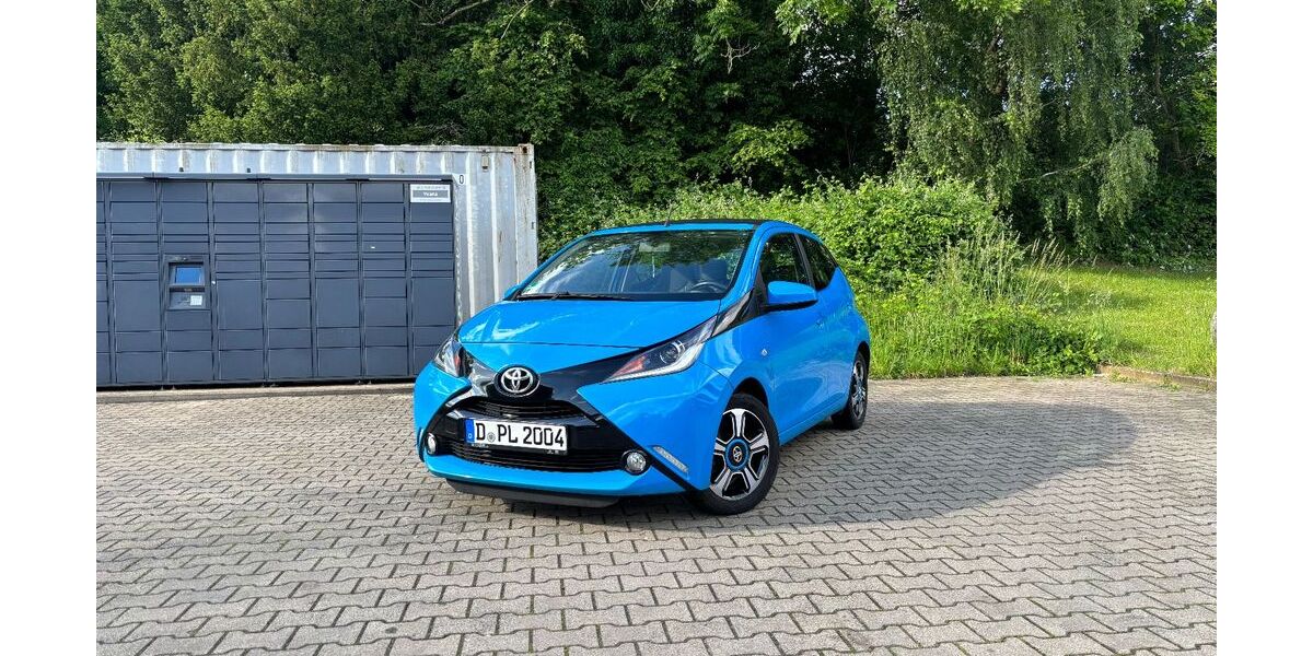 Toyota Aygo (X) 50.400 km 10.500 &euro; Erkrath 40699