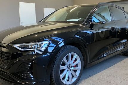 Audi Q8 e-tron 50.270 km 49.579 &euro; Gera 07546