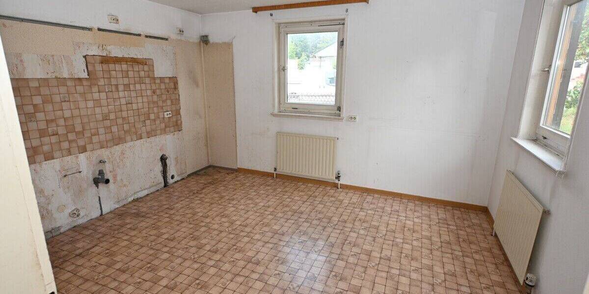 Renovierungsbedürftige Doppelhaushälfte in Saarbrücken am Bellevue zu verkaufen 5 zimmer