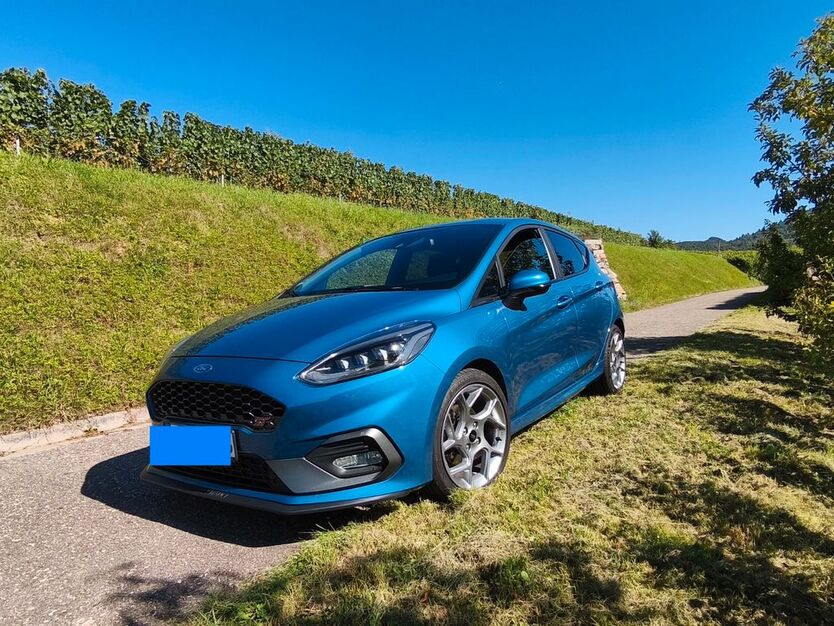 Ford Fiesta 93.600 km 15.900 € Offenburg 77654