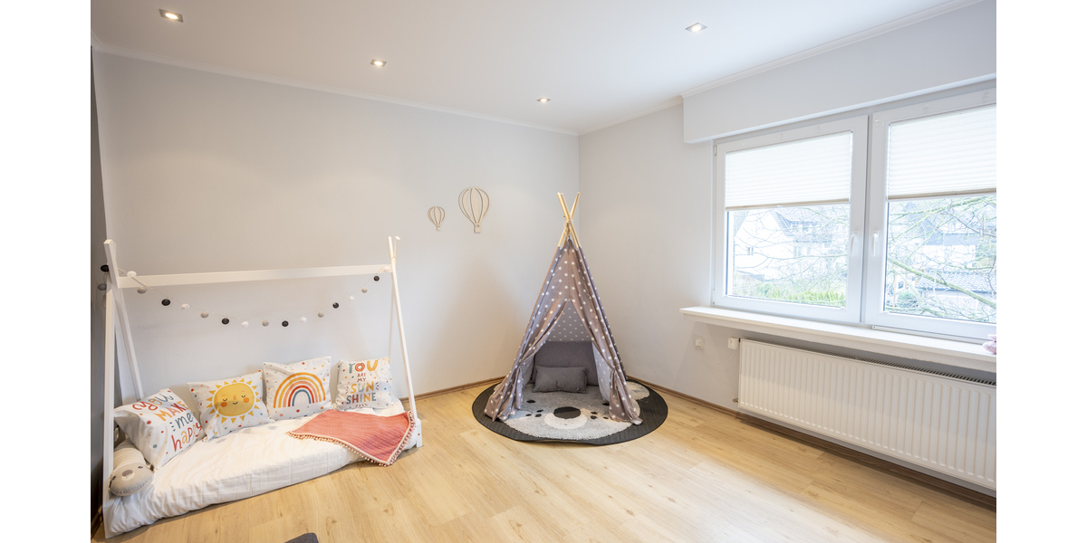 Familienglück in Arnsberg-Oeventrop am Spielplatz - Einfamilienhaus Arnsberg Oeventrop | Angebot:25232865