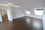 Jetzt aber! Schickes Dachgeschoss + Parkett + Fußbodenheizung + Loggia + tolles Bad + LED-Licht 4 zimmer