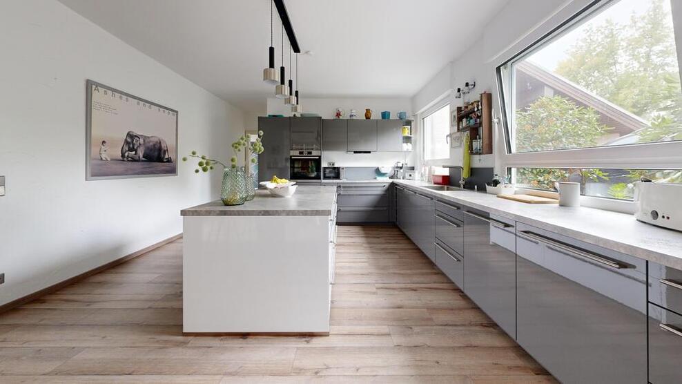 Exklusives, großes Einfamilienhaus in guter und ruhiger Ortsrand-Lage 9 zimmer