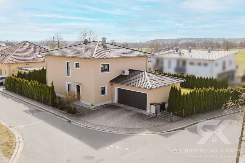 Haus zum Kaufen in Weiden in der Oberpfalz 1.190.000 € 238 m²