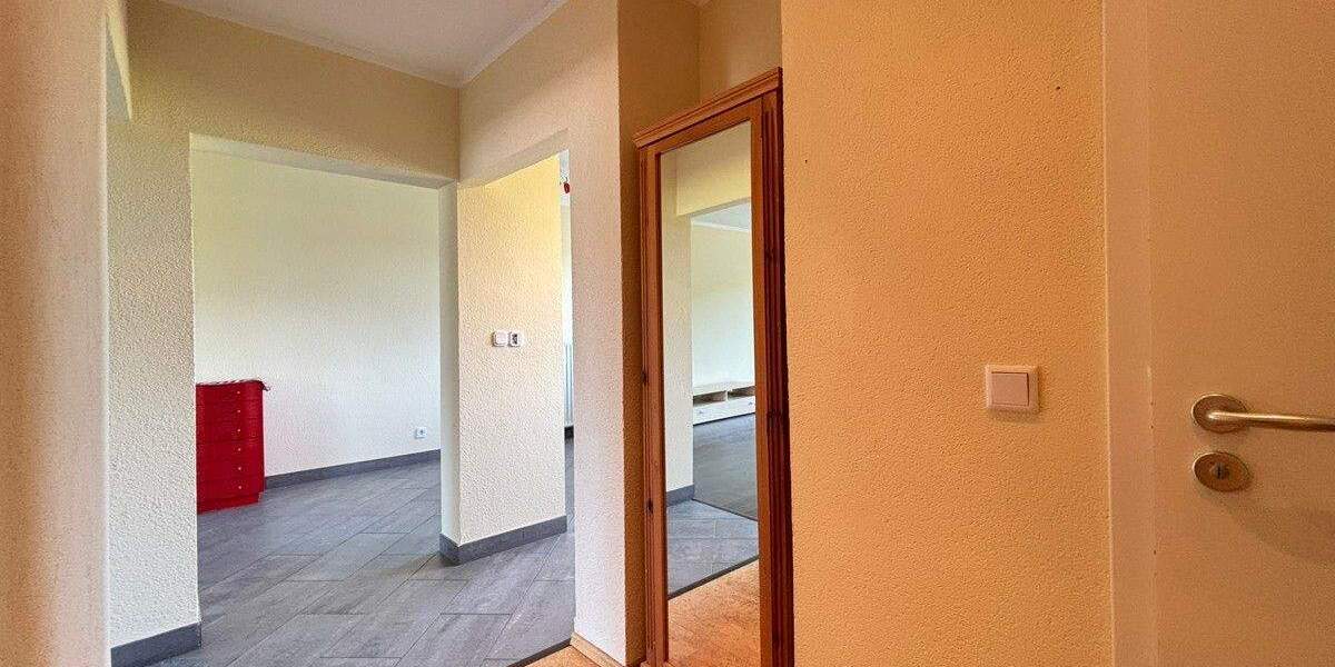 Familienfreundliche Eigentumswohnung mit Einbauküche, 2x Balkonen und 2x Garagen in Löberitz 5 zimmer