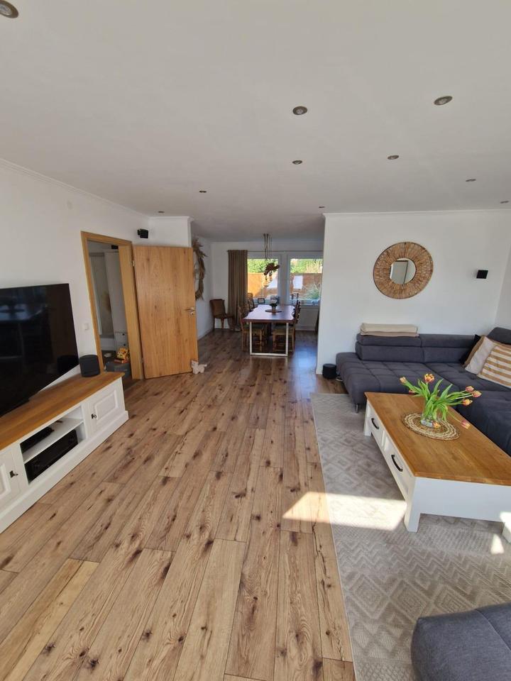 Einfamilienhaus (150 m² Wfl., 369 m² Grdst., 4 Zi., 2 Bäder)