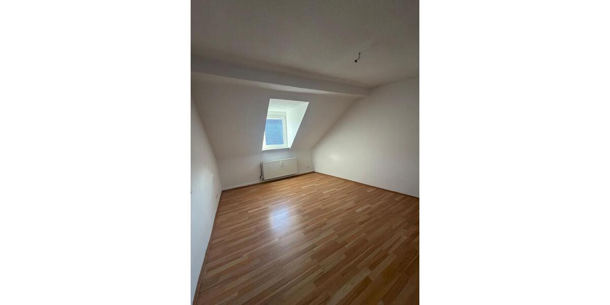 Dachgeschoßwohnung Essen Stadtbezirk VII - 5 Zimmer, 100 m&sup2;, 695&euro; | Angebot:24884993
