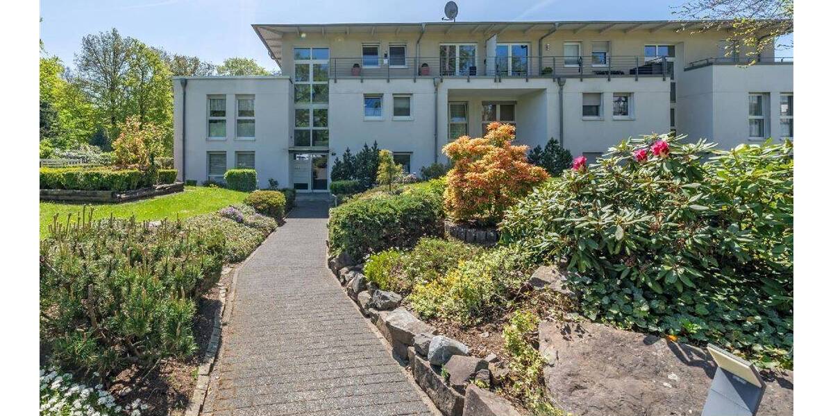 Hochwertige Penthouse-Wohnung mit großem Balkon und Kfz-Stellplätzen 3 zimmer