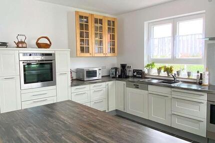 Neuwertiges Einfamilienhaus mit moderner Raumaufteilung und großer Einbauküche 5 zimmer