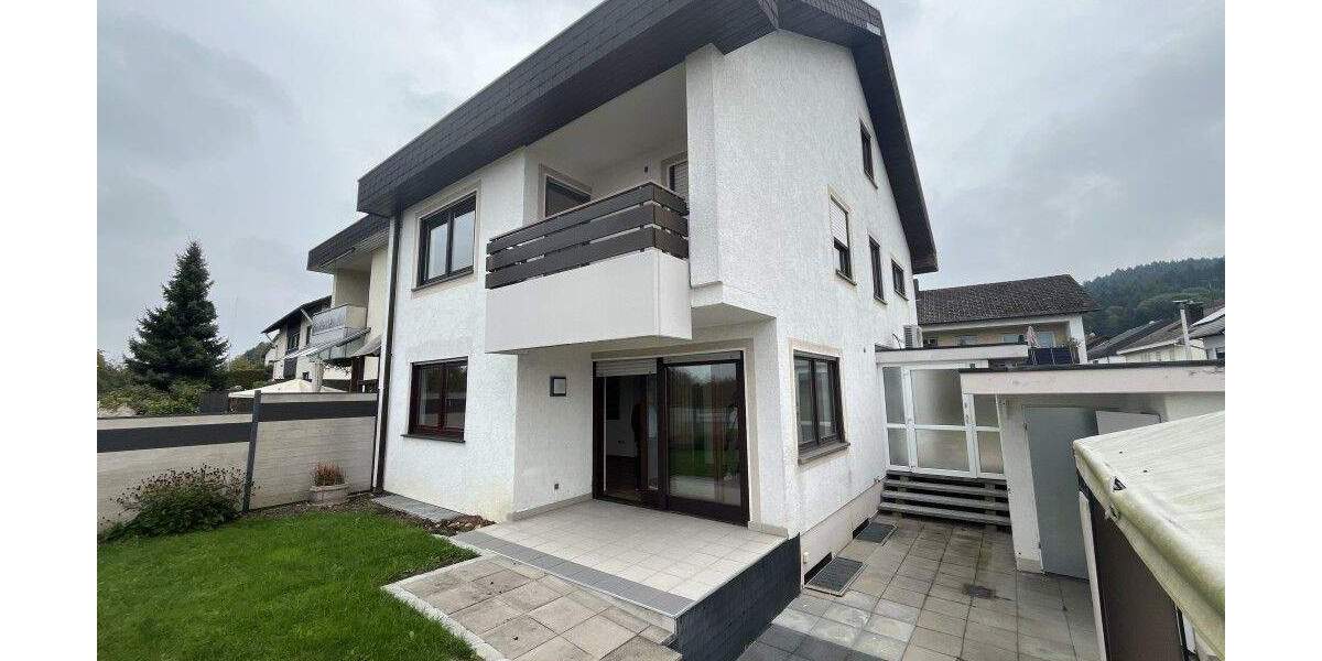 RESERVIERT: Achern-Mösbach: Doppelhaushälfte mit viel Raumangebot und GarageGeräteraum. 8 zimmer