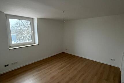 Wohnung Solingen - 4 Zimmer, 100 m&sup2;, 1.000&euro; | Angebot:25047334