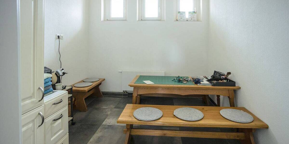 Ihre neuen Gewerbe- oder Praxisräume warten auf Sie 6 zimmer