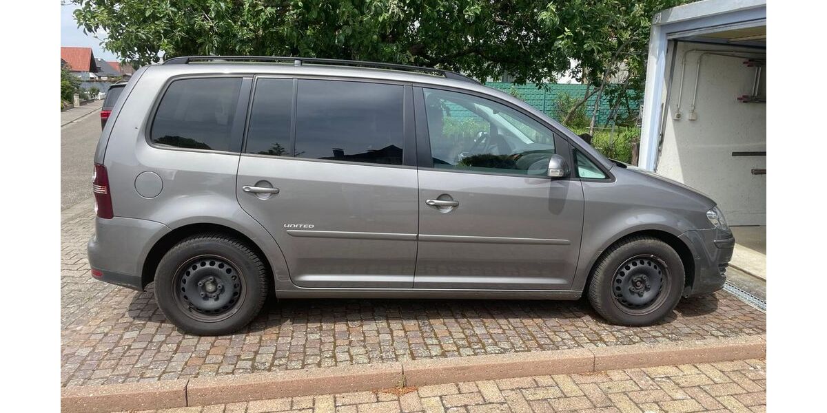 VW Touran 191.000 km 5.200 &euro; Karlsruhe 76187