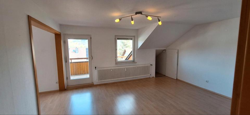 Dachgeschoßwohnung Bad Orb - 2.5 Zimmer, 74 m&sup2;, 690&euro; | Angebot:26260755