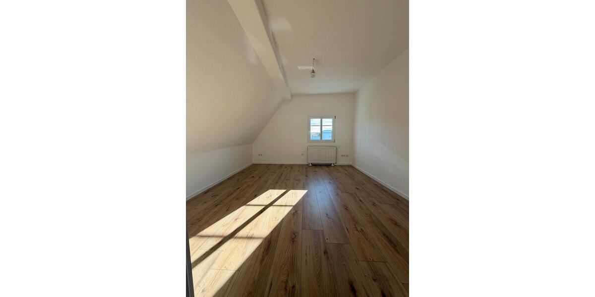 Dachgeschoßwohnung Remscheid Lüttringhausen - 2 Zimmer, 63 m&sup2;, 500&euro; | Angebot:24896175