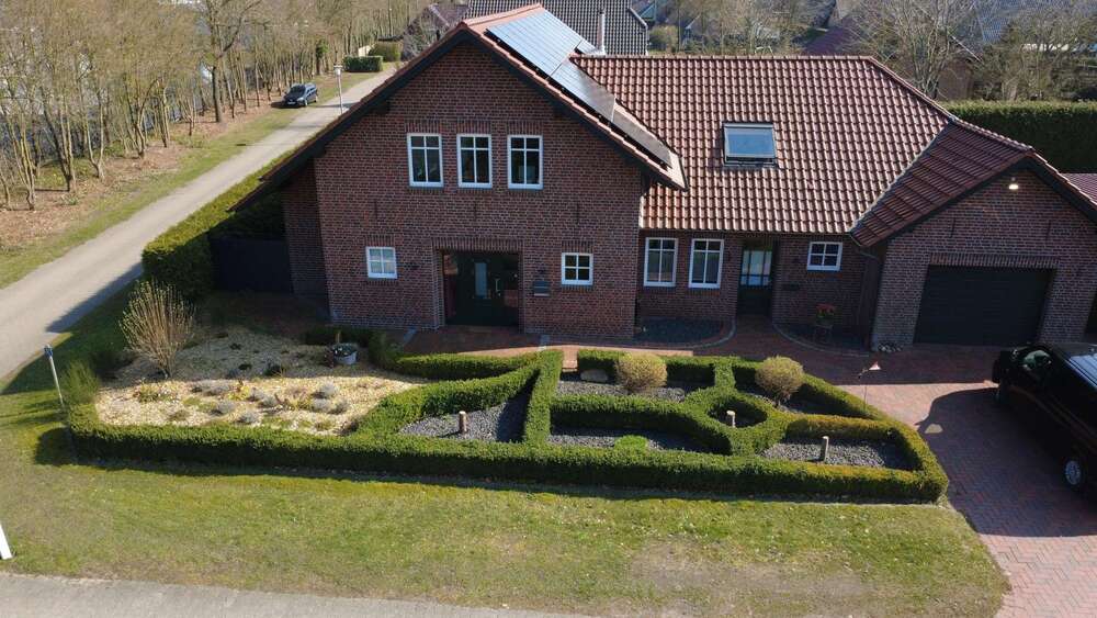 Einfamilienhaus Dersum - 7 Zimmer, 284 m&sup2;, 489.000&euro; | Angebot:26002328