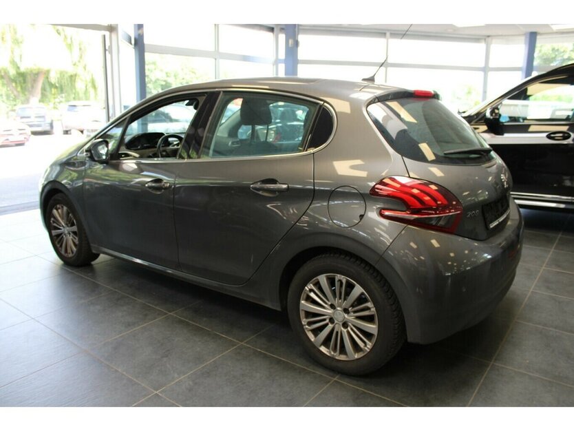 Peugeot 208 Blue-HDi 120 Allure 135.620 km 8.480 € Euskirchen 53881