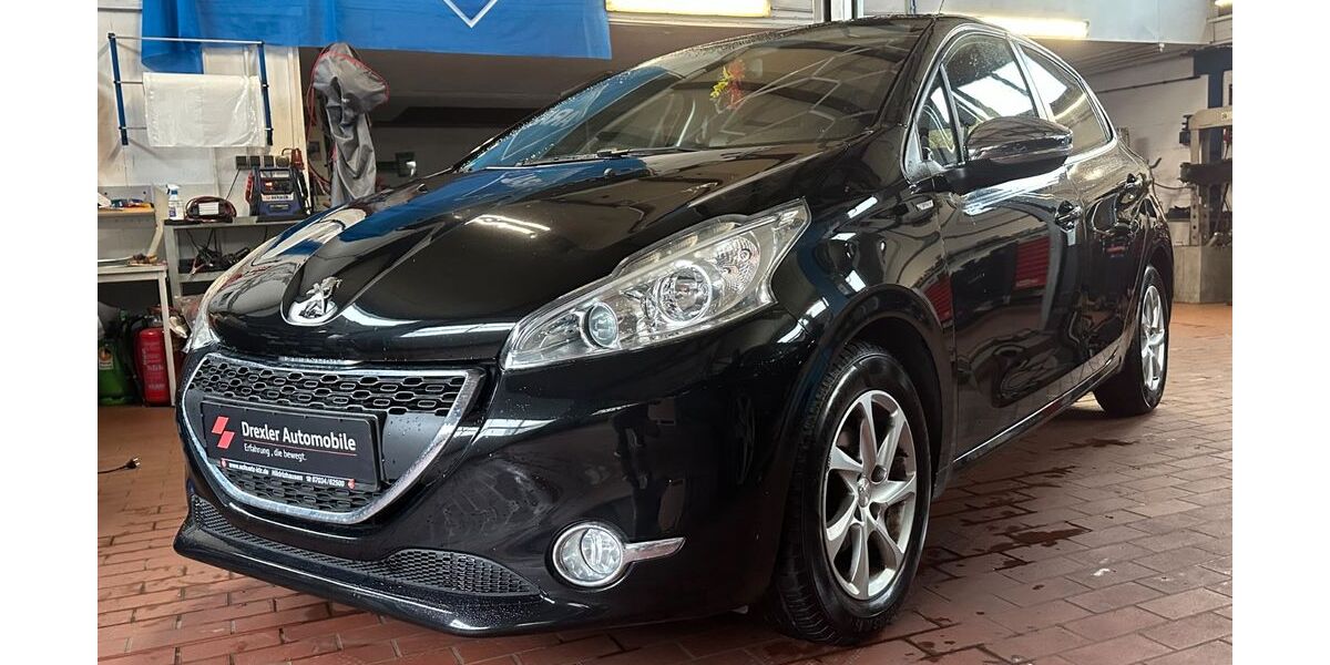 Peugeot 208 155.000 km 2.490 &euro; Hildrizhausen 71157